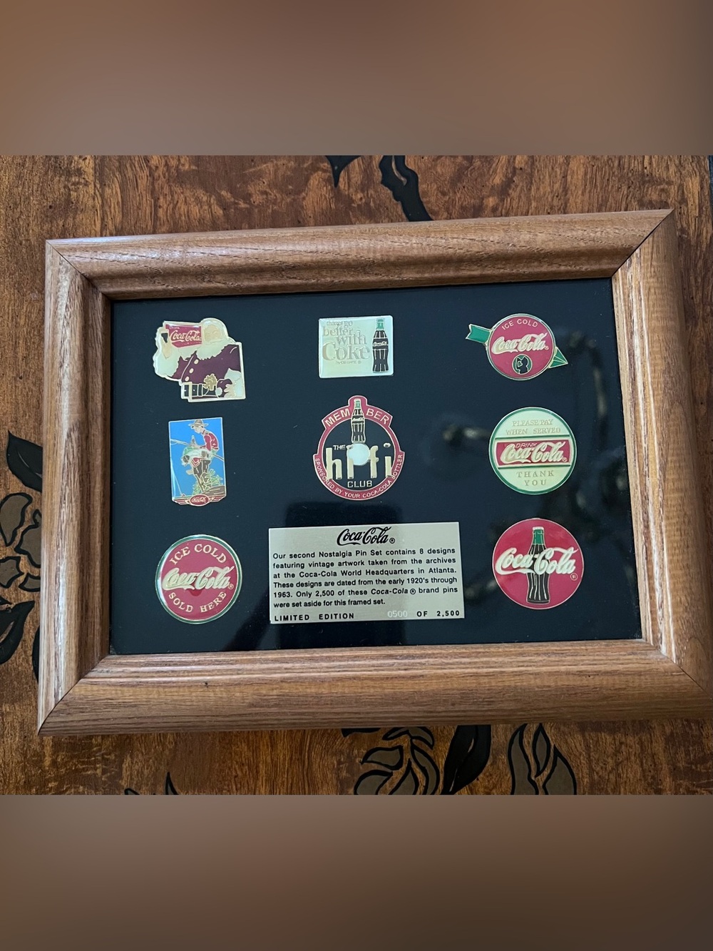 Coca-Cola Pin Nostalgia Limited Edition 500/2500 Displays 8 Classic Pins